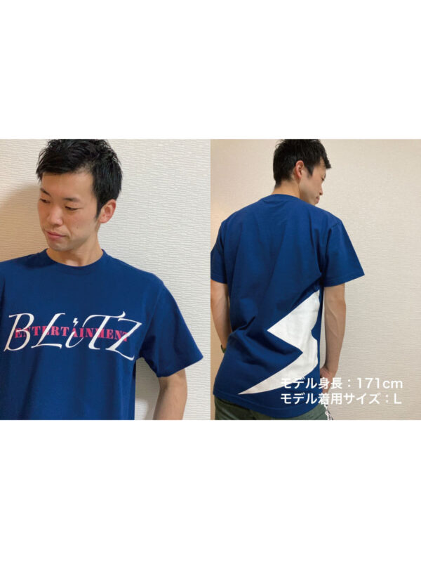 thebest_たくやセレクト_デザインTシャツ_Lサイズブルーカラー男性着用